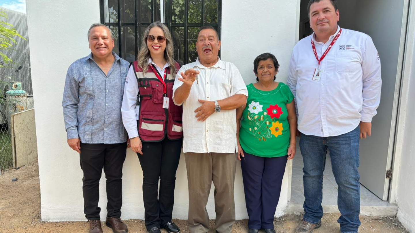 Entrega de material de mejoramiento, vivienda y escrituras a familias sonorenses